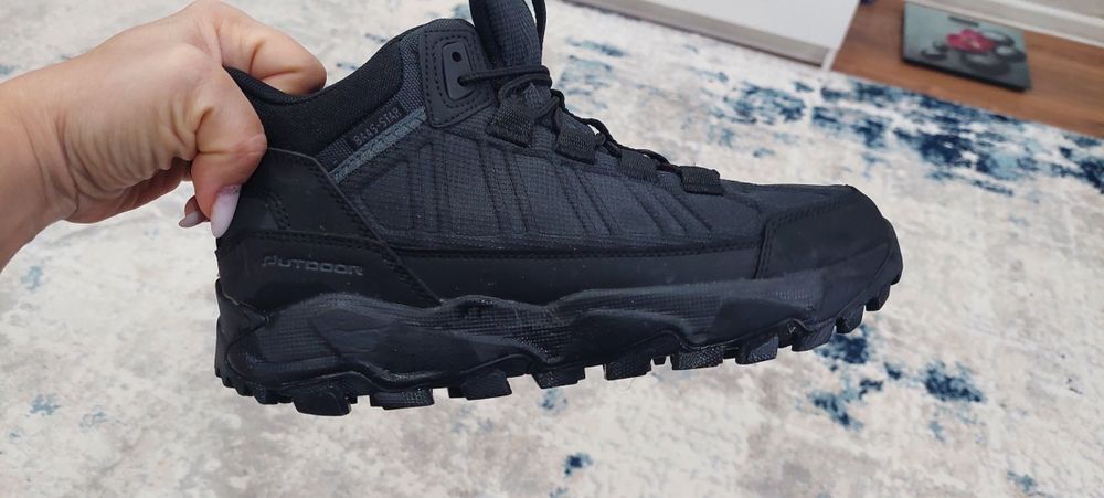 Продам кроссовки зимние