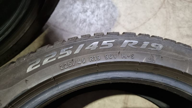 225/45/19 PIRELLI 4бр