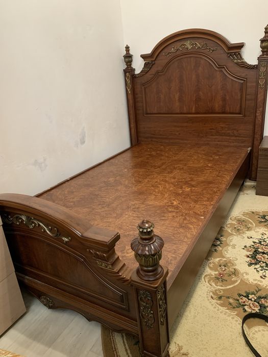 Кровать полуторка.