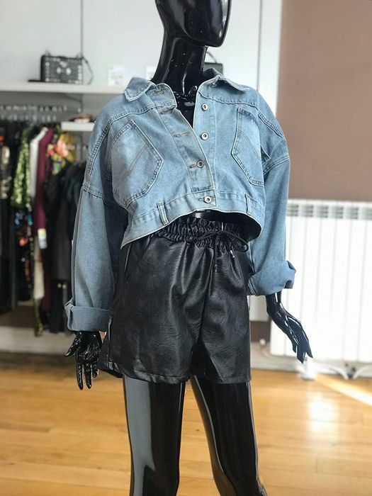 Къси кожени панталонки с ластик на талията Zara