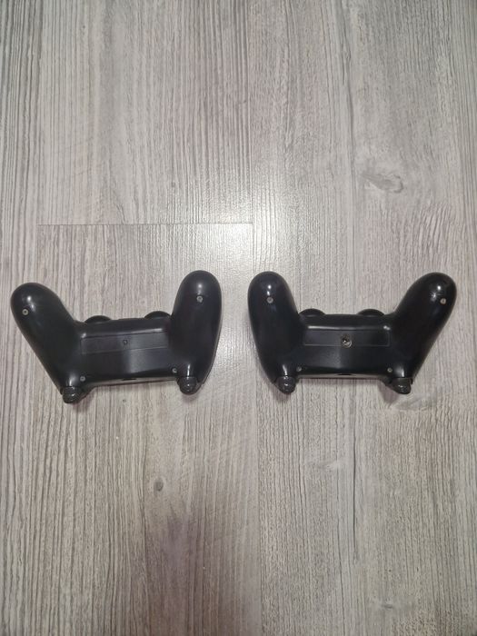 Ps 4 cu două manete + stație de încărcare
