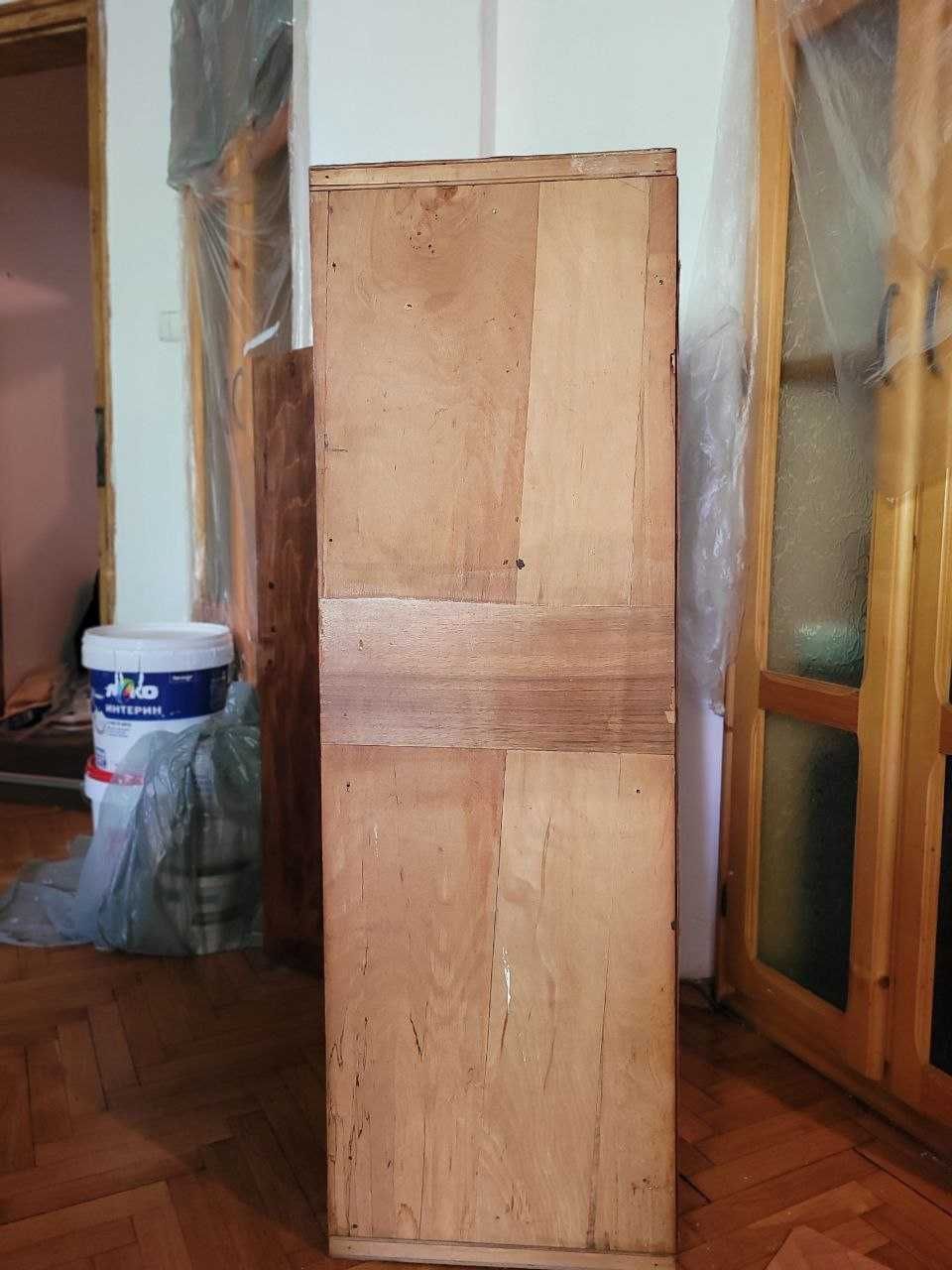 Масивен дървен шкаф от 1926 година