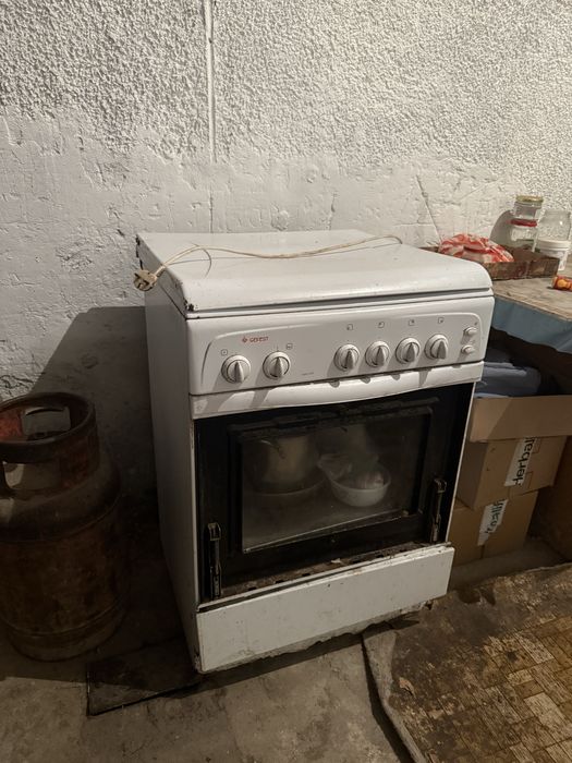 Газплита нормально работает 1 минус только передни стекло разбитый