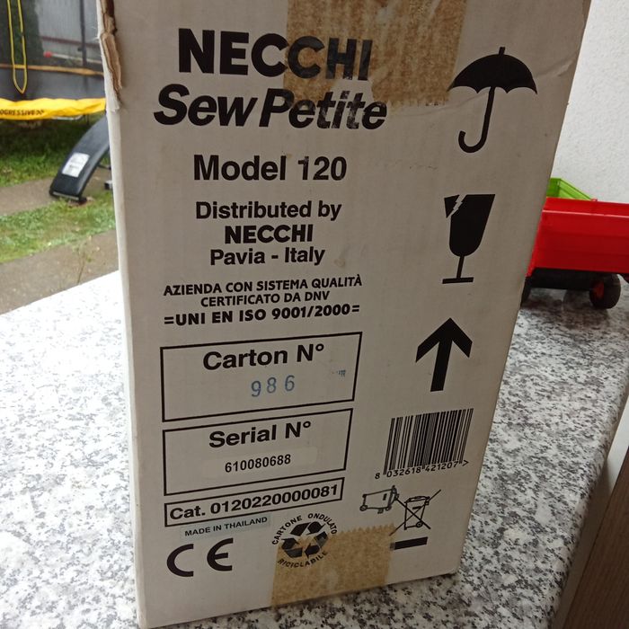 Mașină de cusut Necchi Italia