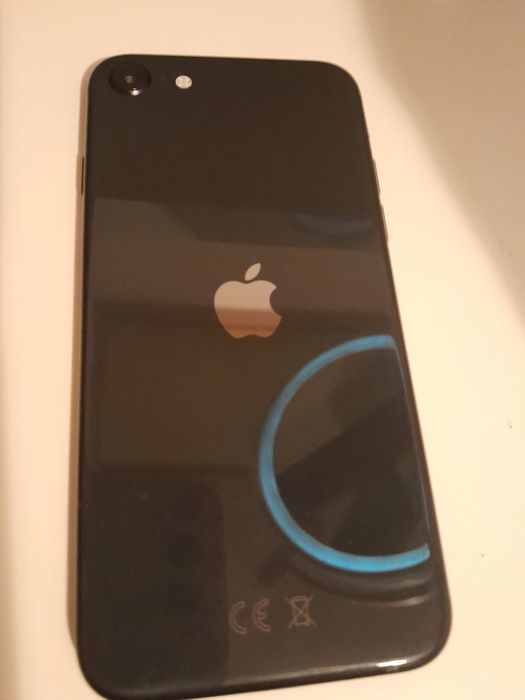 Vand Iphone se 2020 ca nou