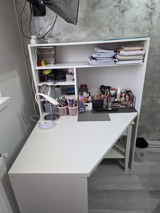 Birou pe colt cu polite