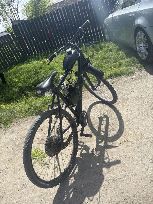 Vând bicicleta cu motor 80cc Impecabila