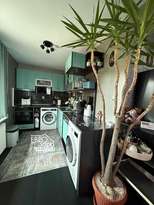 Масивна, обзаведена къща, с панорамна гледка в с.Змейово