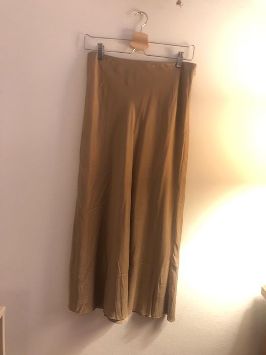 Fusta satinata &Other Stories