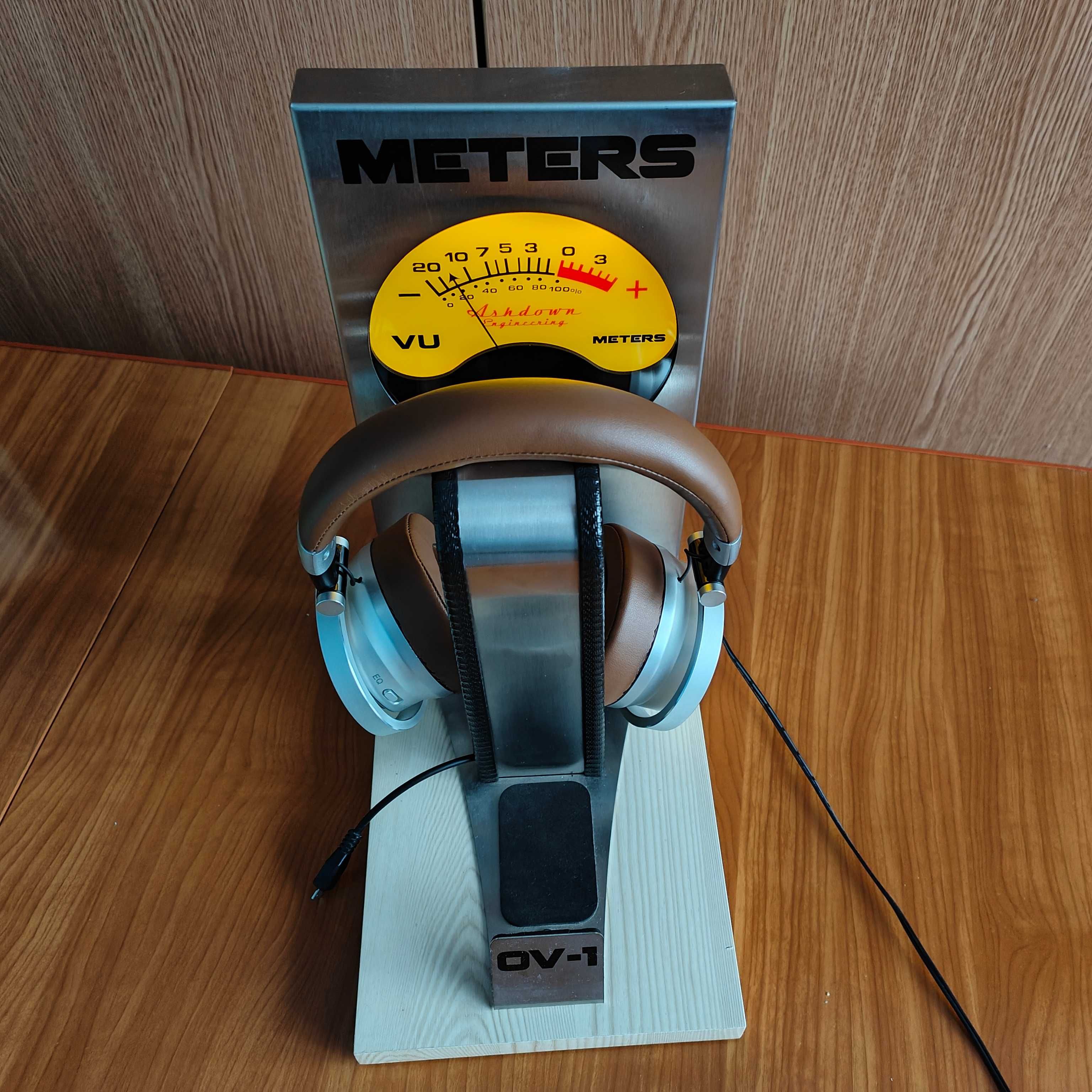 Casti Premium Meters OV-1 cu vumetre reale