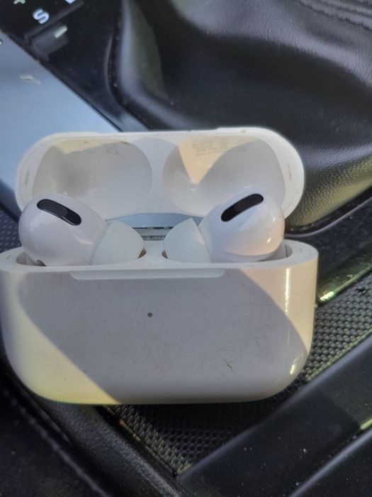 Продам срочно  Airpots pro бу  без коробки