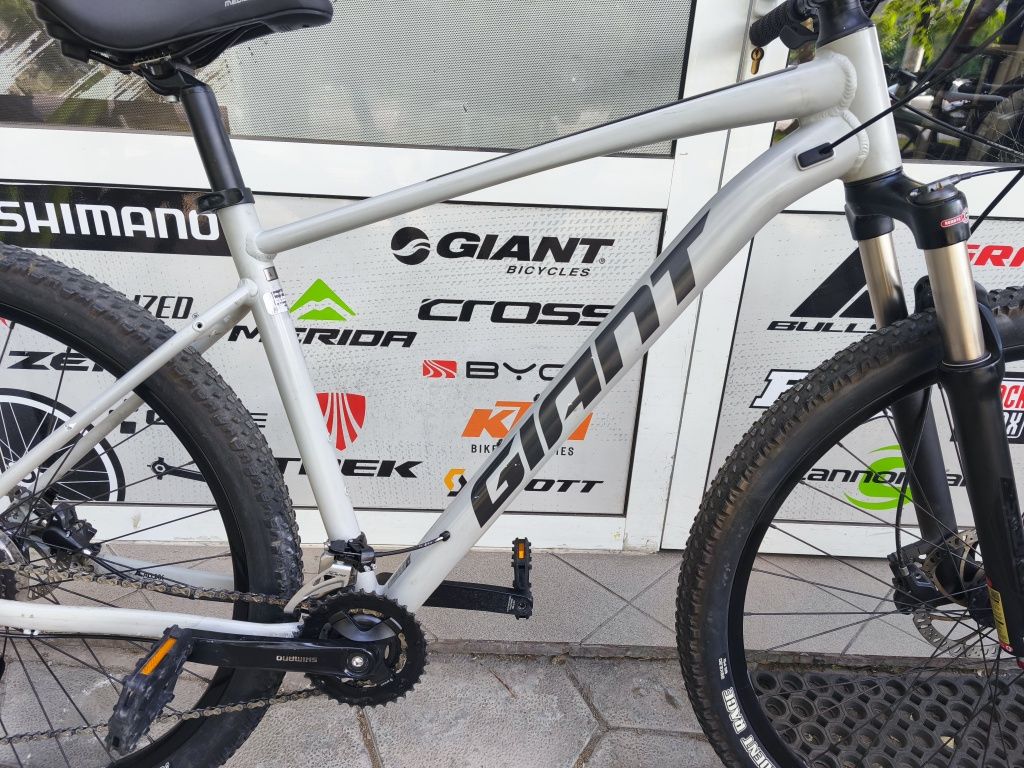 Giant - Употребяван  качествен  велосипед 
29" цола Алуминиева рамка 5