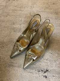 Туфли (босоножки) золотистые фурнитура камни и шнурок