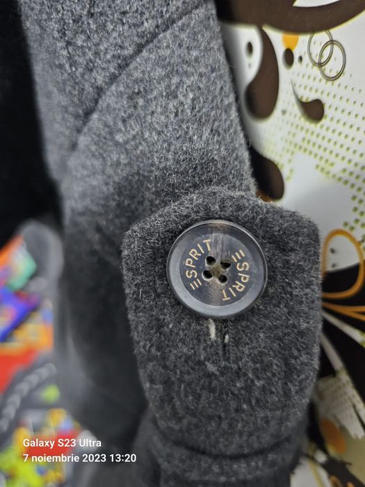 Palton Esprit de bărbați, are in compoziție 67% lână