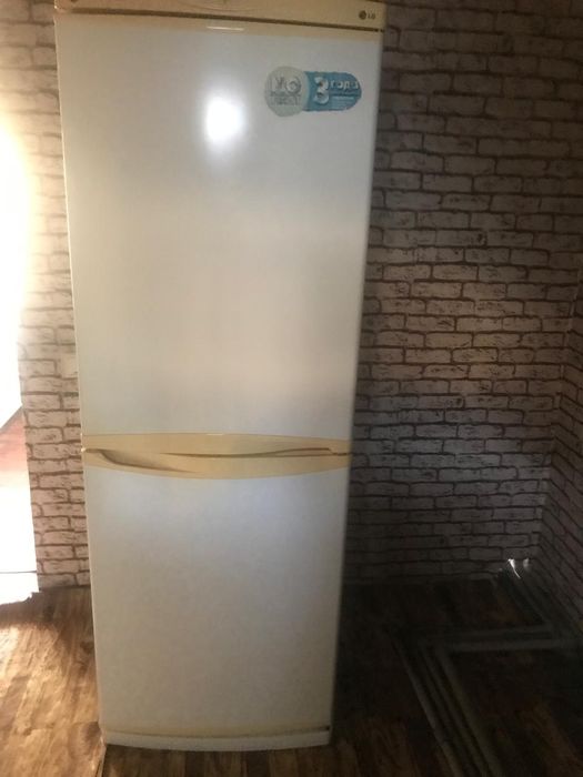 Продается холодильник LG