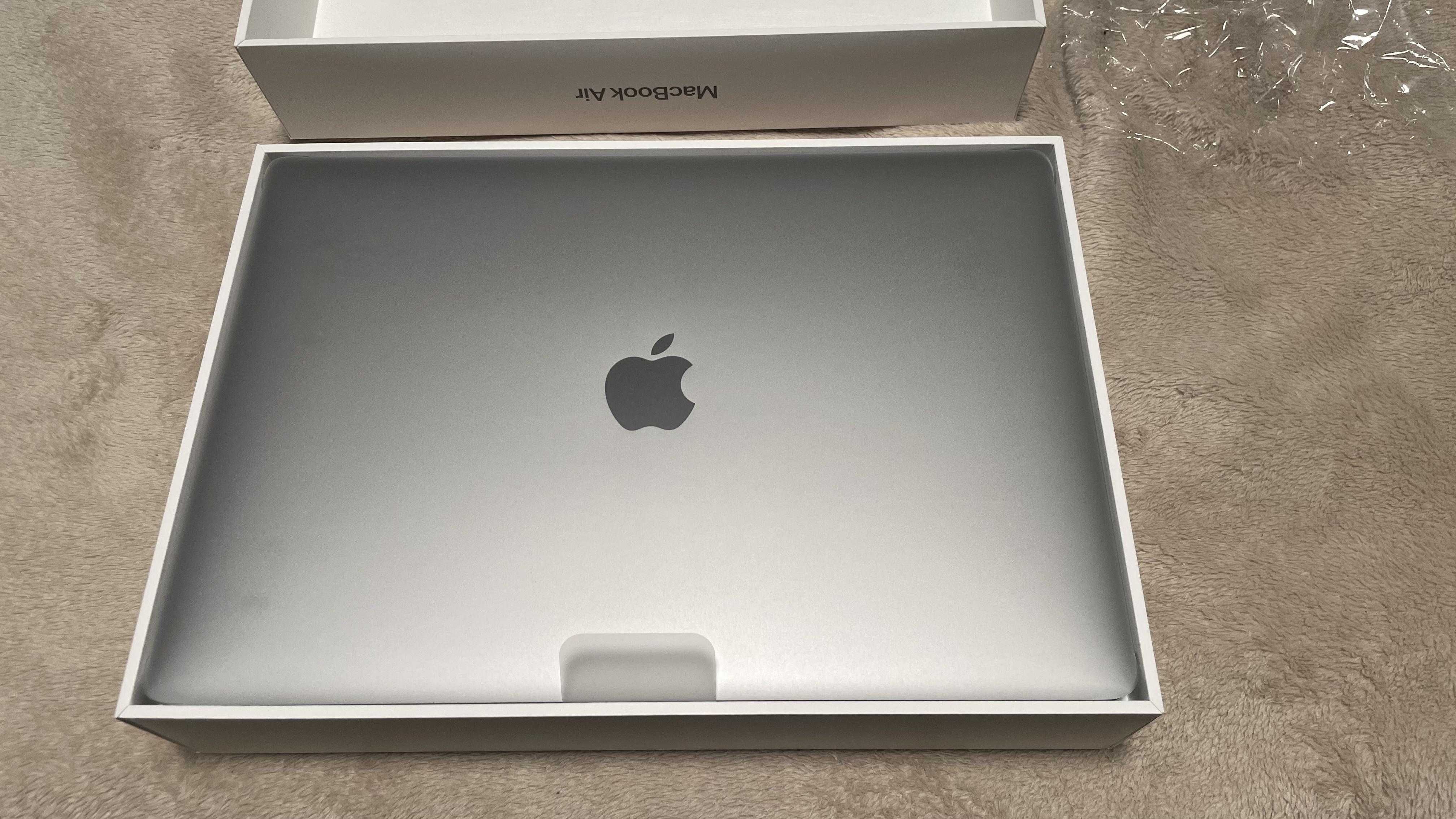 Macbook air m1 ayol kishi ishlatgan yengide xolatda FULL kar dok bonus