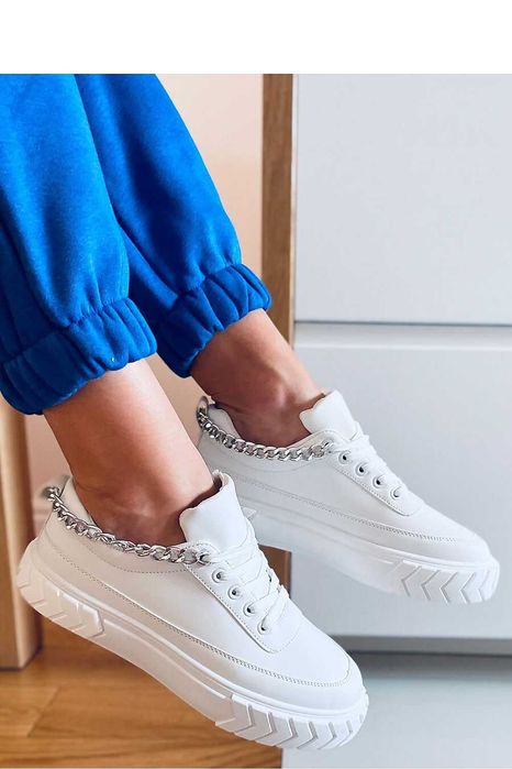 Pantofi sport casual alb cu accesoriu lantisor