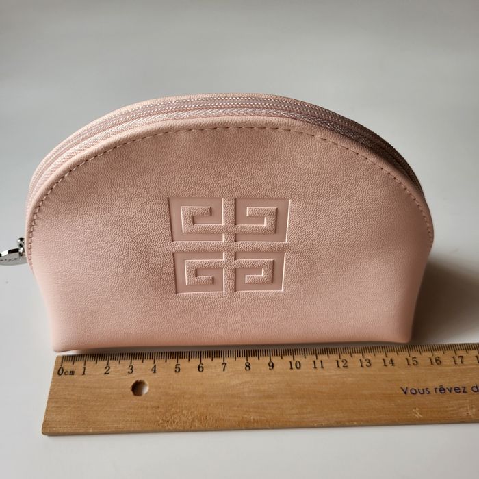 Gentuta cosmetice Givenchy