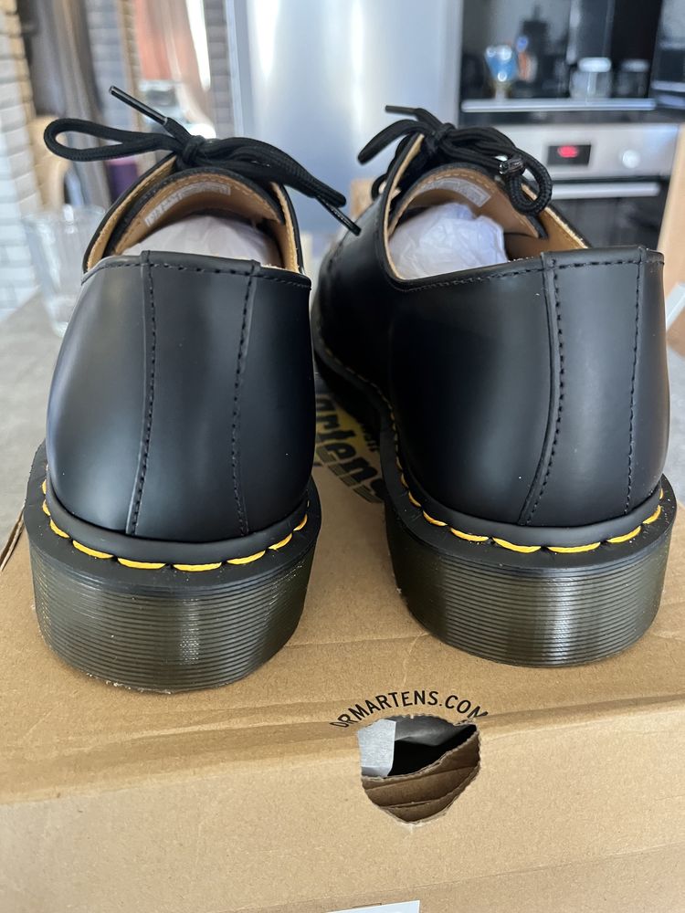 Продава се Dr. Martens, Чисто нов. Кожа в черен цвят.