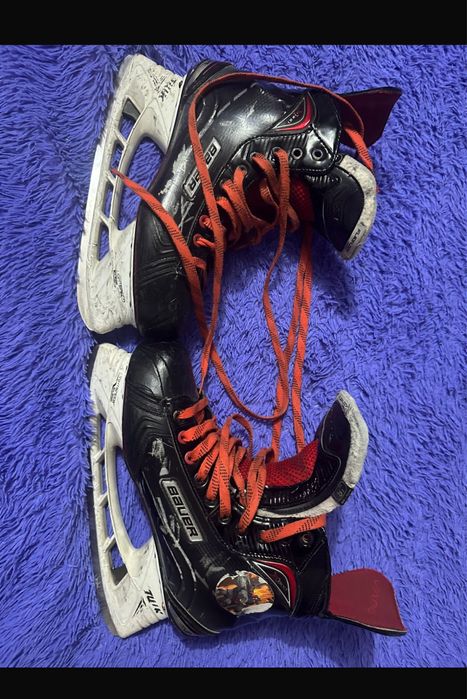 Продам профессиональные хоккейные коньки Bauer