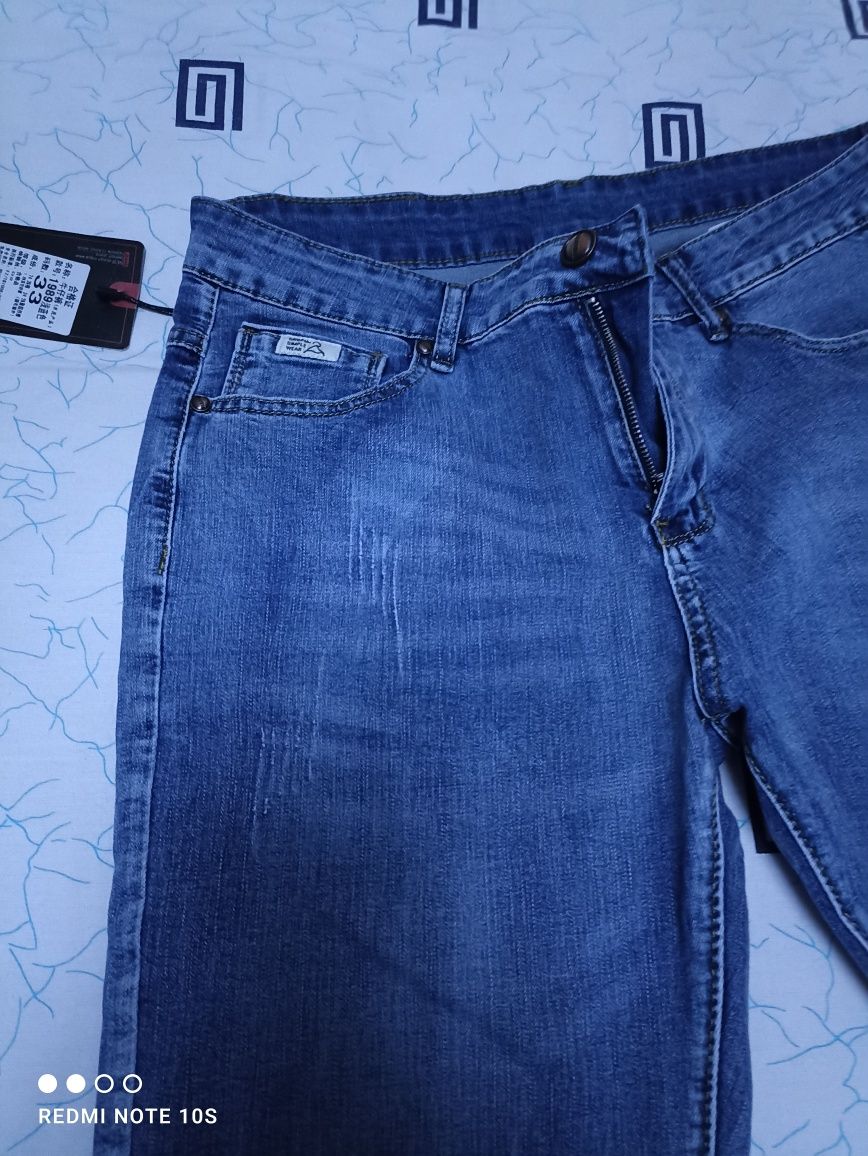 Продам новые джинсы 52