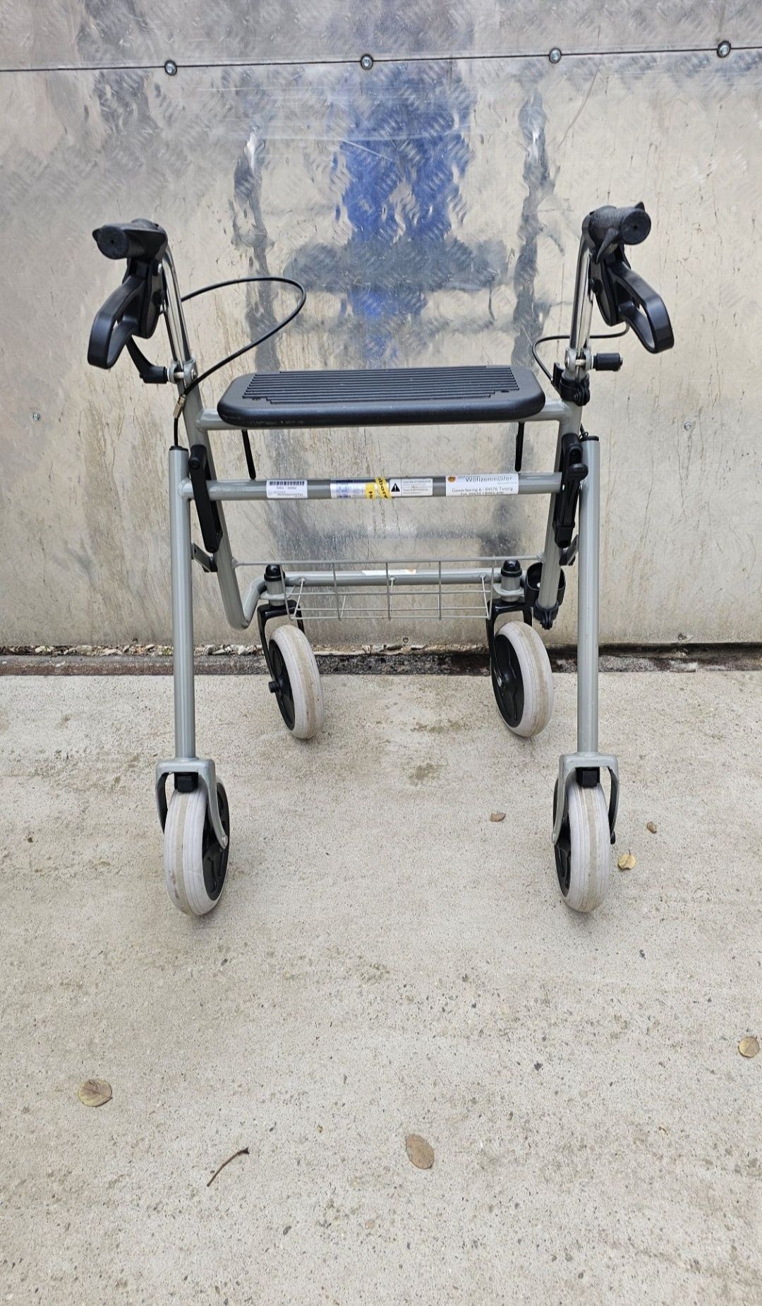 Rolator/Cadru de mers cu roți și poziție de odihnă