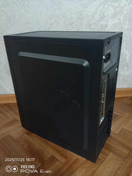 Компьютер вместе с монитором