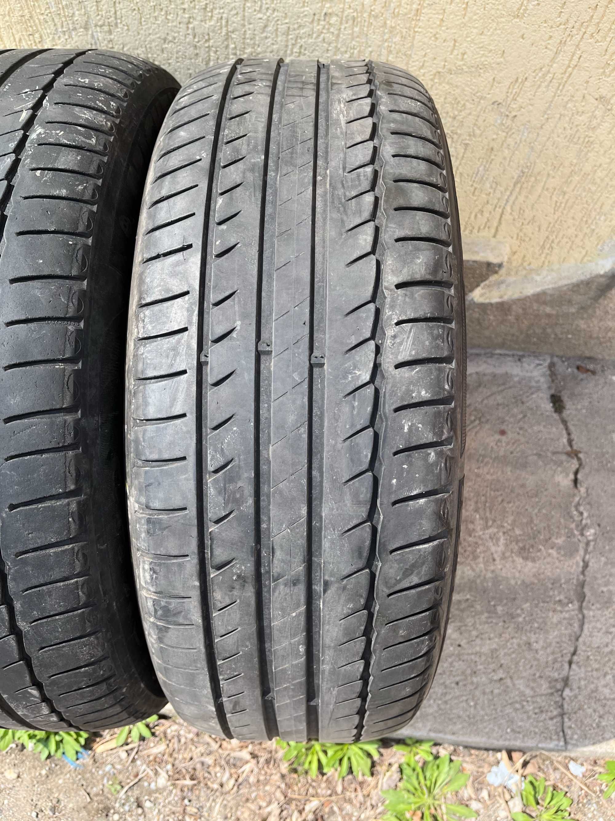 2 бр. летни гуми 215/55/17 Michelin DOT 4015 3,5-4 mm