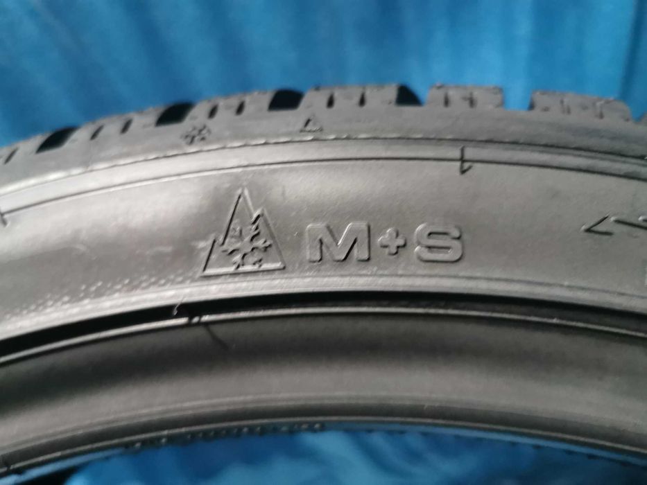225 40 18 dunlop m+s 4 buc