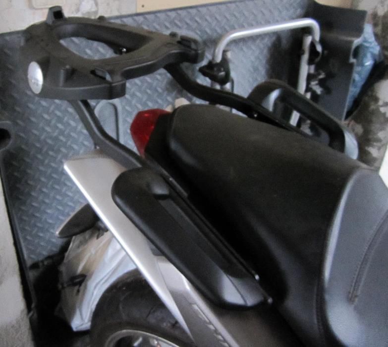 Стойка за куфар за Aprilia Shiver 750