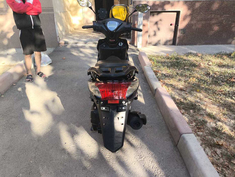 Skuter Rocket 150cc 600$