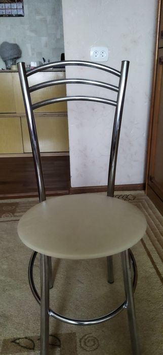 Продам стулья для кухни 4 шт.