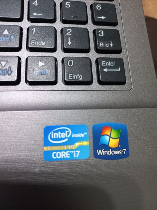 Terra mobile 1541 si Medion Akoya MD98760