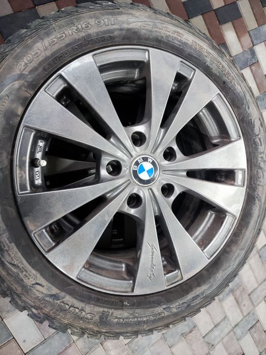 Продам комплект дисков BMW с зимней резиной