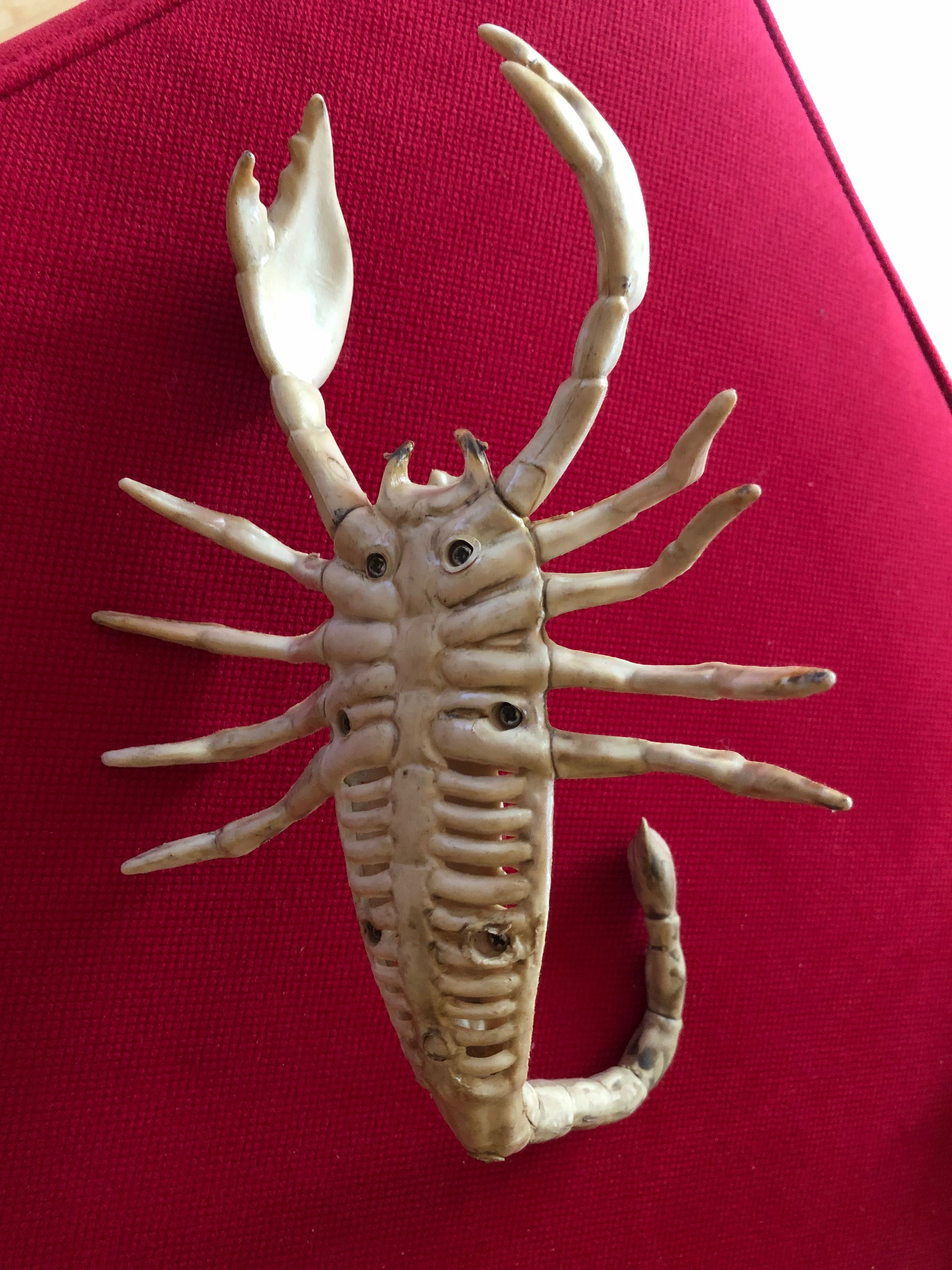 Scorpion din rășină plastic