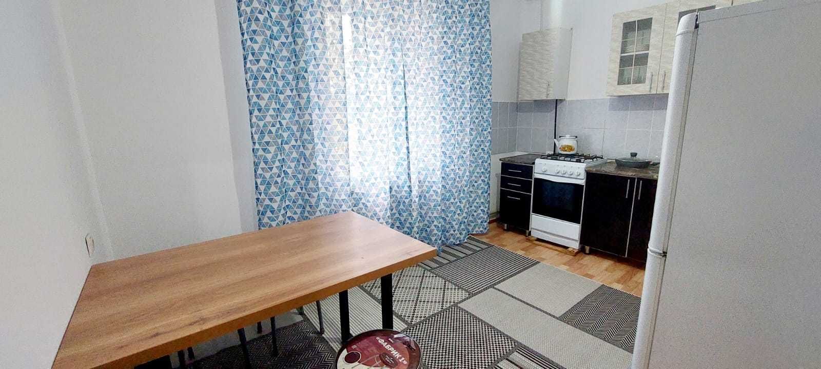 Сдаётся 3-х комн. квартира в районе МКР. Арай