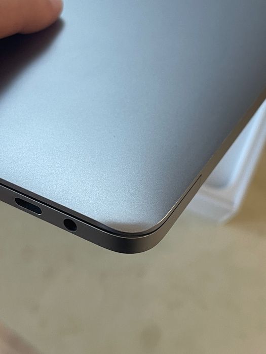 MacBook Pro 13 inch Touch Bar 2016 - Pachet complet + folie ecran