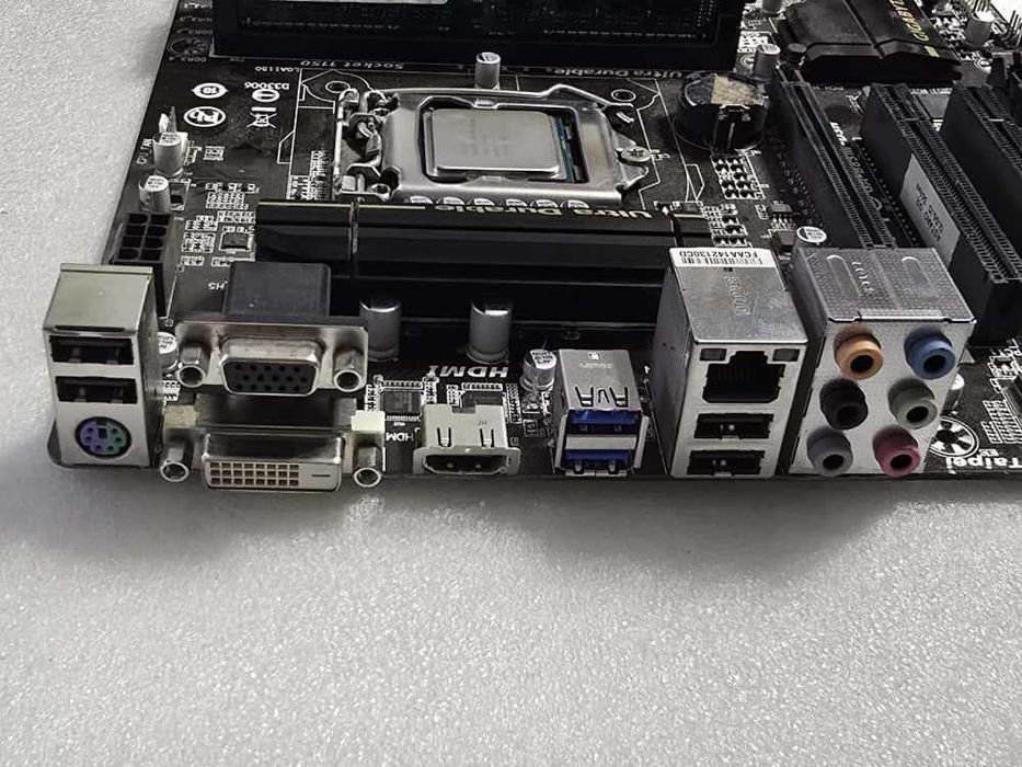 Placa de baza Gigabyte GA-B85M-D3H + procesor I3 4150 + 16GB RAM DDR3