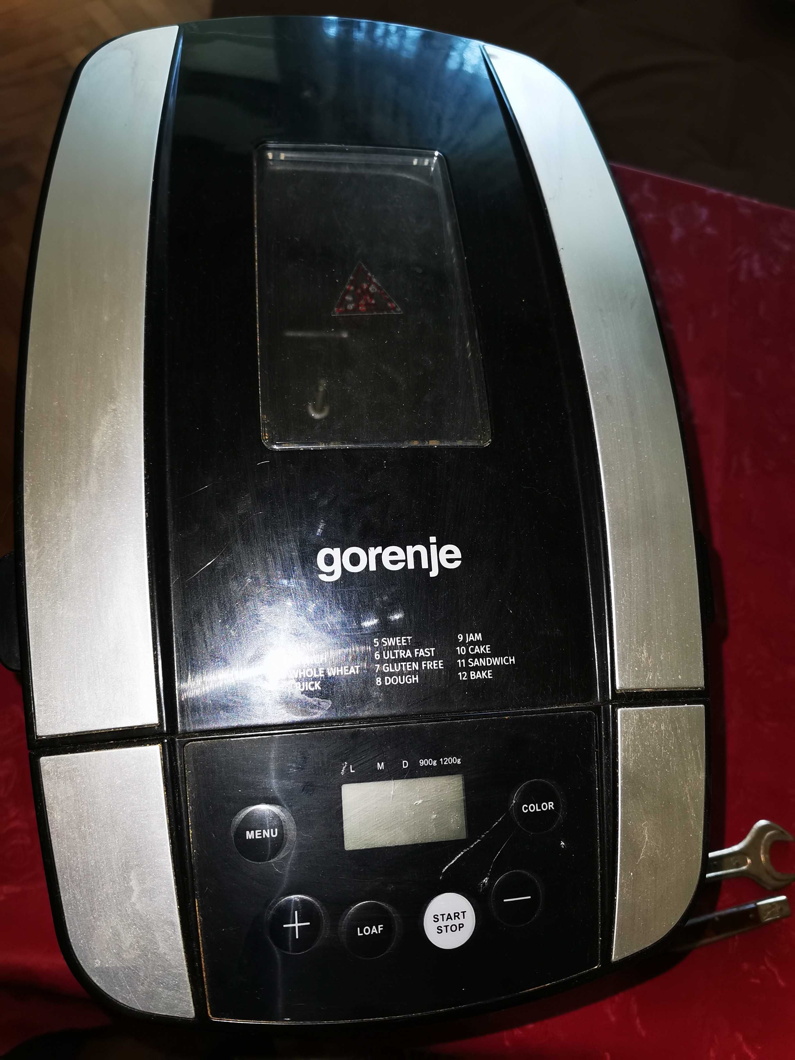 Хлебопекарна Gorenje BM1210BK