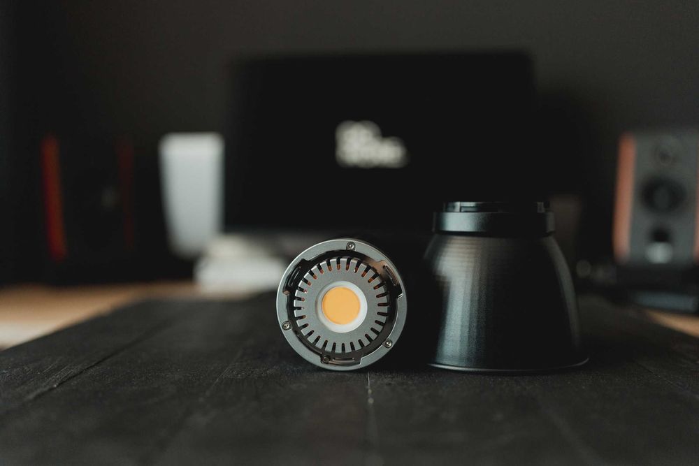 Lampa LED Godox ML60 cu baterii NPF si adaptor bowens!