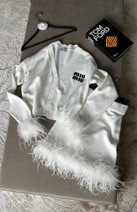 Compleu tricot cu fusta