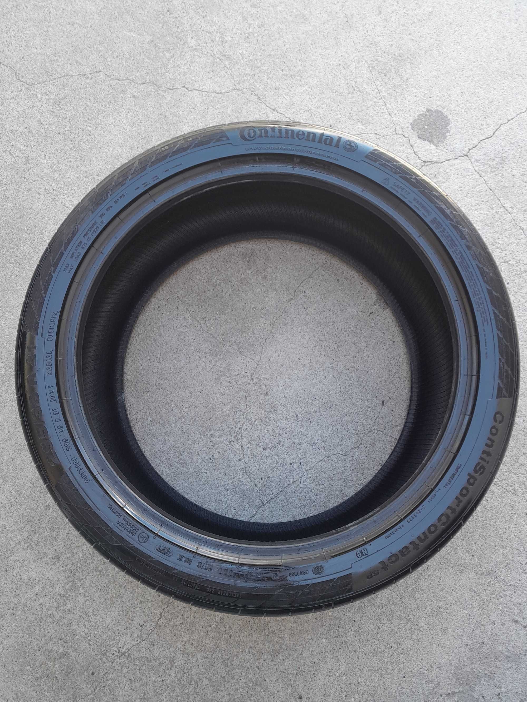 295/35R21 Continental