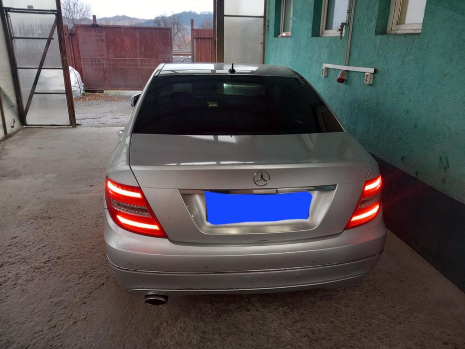 Vând Mercedes-Benz C