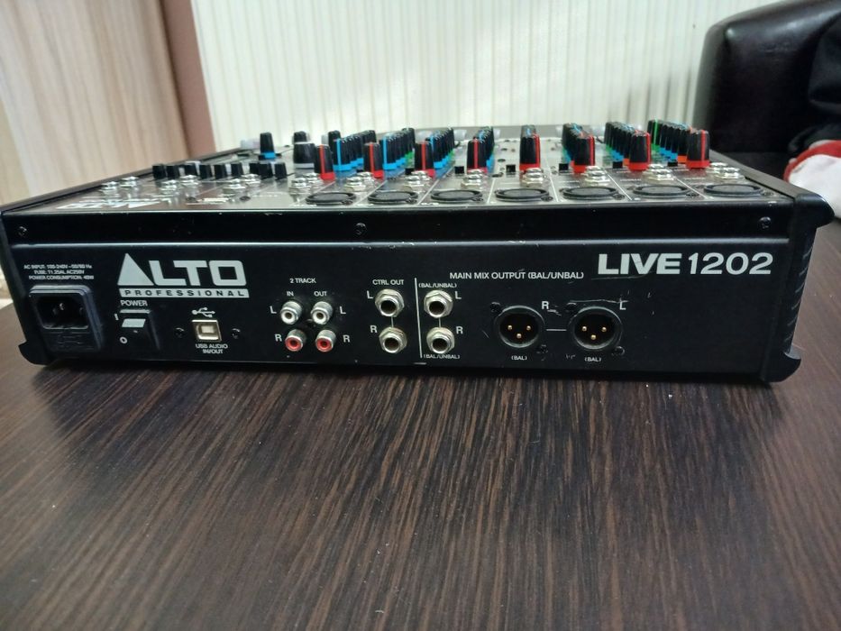 Mixer audio Alto live 1202 impecabil nu Dynacord fbt rcf efecte alesis