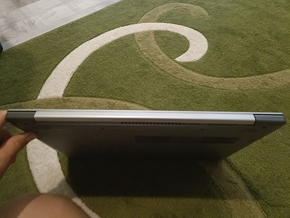 Vând laptop Lenovo ideaped 330-15ARR