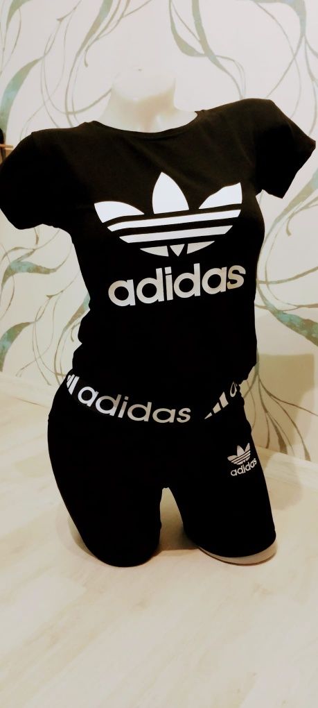 Nou! Compleuri dama Adidas!