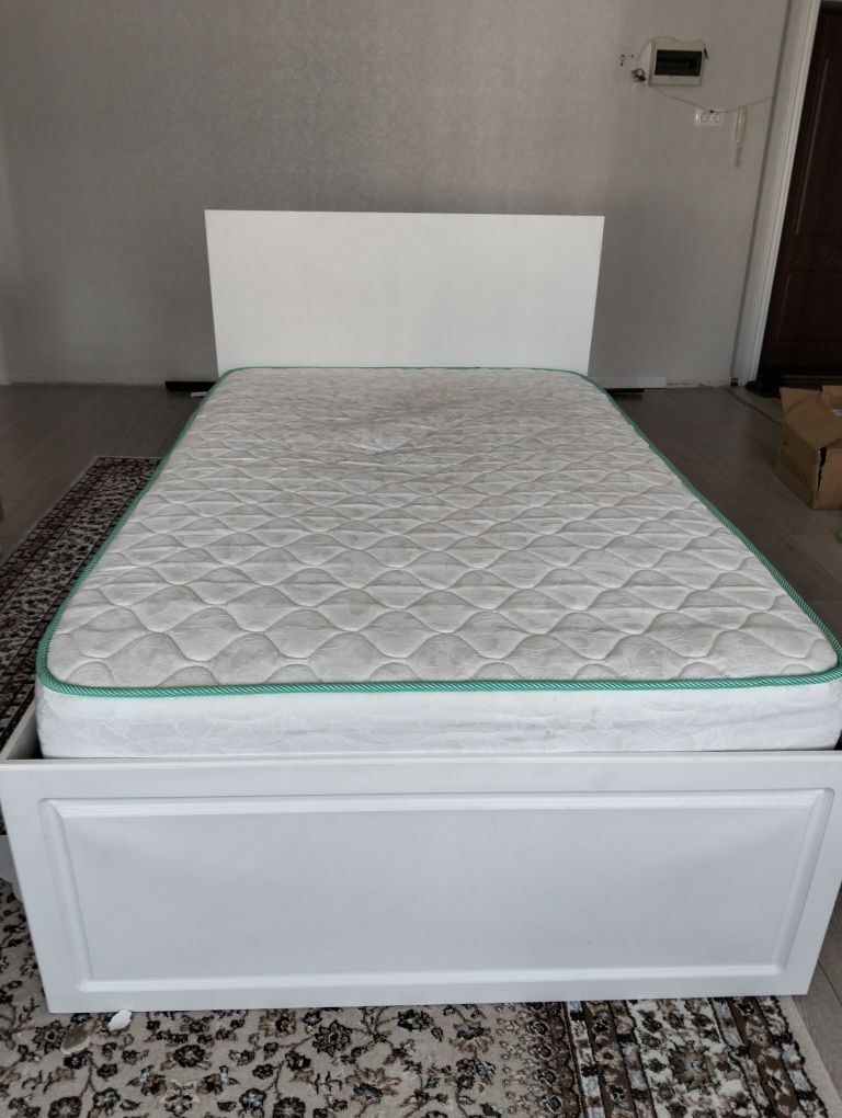 Срочно продам Кровать  р-р 200/120