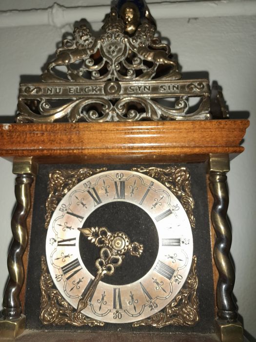 Vând ceas mecanic cu pendul