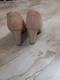 Pantofi stiletto