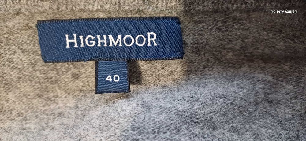 Пуловер  100% вълна на марката Highmoor.